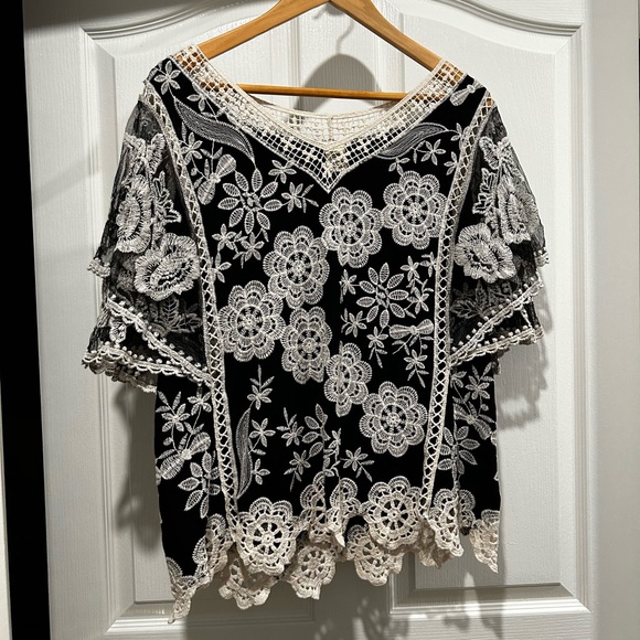 Lot of four  Women’s summer/spring tops - all size large. - Picture 13 of 16